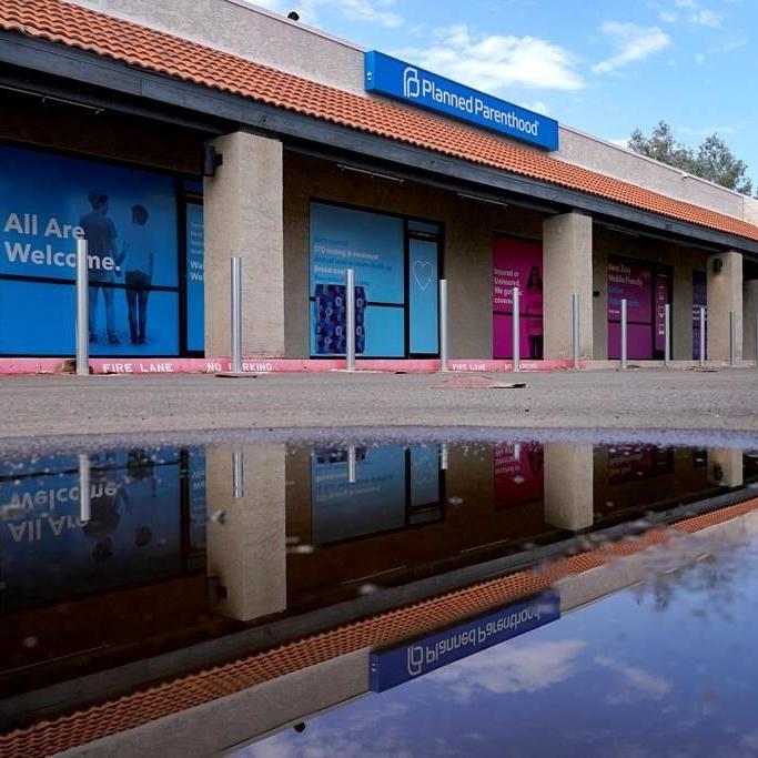Court: Abortion doctors can鈥檛 be charged under Arizona law